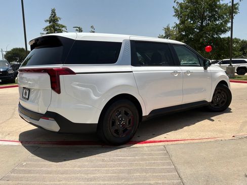 Used 2026 Kia Carnival FWD image 6