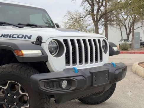 Used 2022 Jeep Wrangler Unlimited Rubicon 4xe AWD/4WD image 3