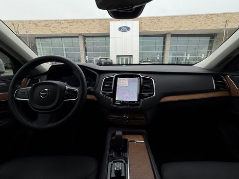 Used 2025 Volvo XC90 T8 Plus w/ Protection Package Premier image 28