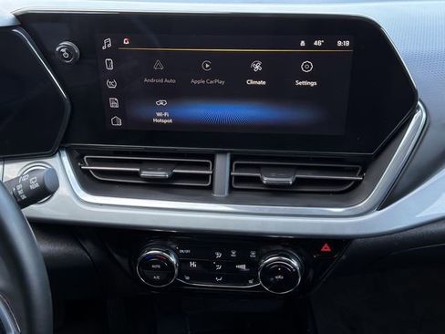 Used 2024 Chevrolet Trax LT w/ LT Convenience Package image 16