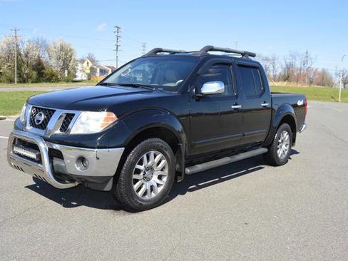Used 2012 Nissan Frontier SL w/ Moonroof Pkg AWD/4WD image 2