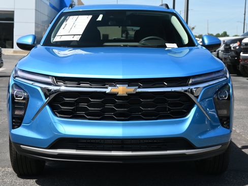 New 2026 Chevrolet Trax LT w/ Driver Confidence Package FWD image 3