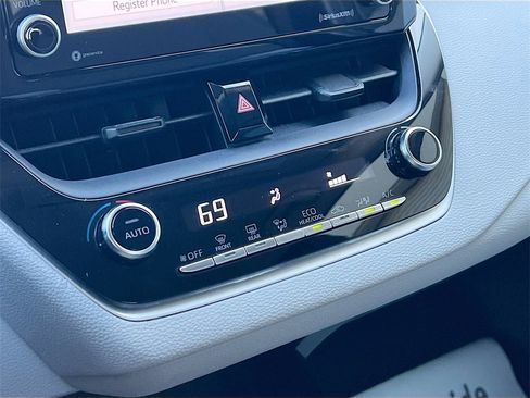 Used 2022 Toyota Corolla LE image 15