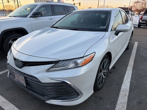 Used 2023 Toyota Camry XLE image 2