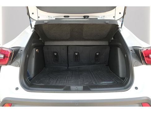 Used 2025 Chevrolet Trax RS w/ Sunroof Package FWD image 31