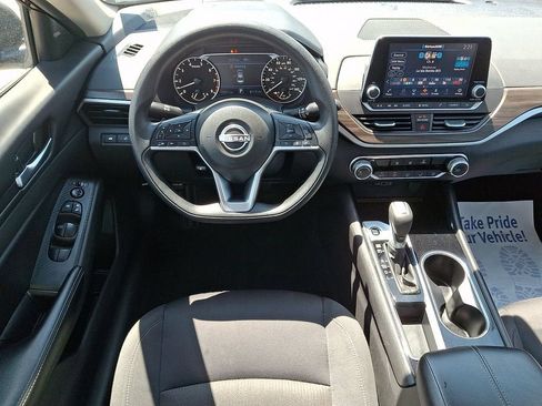 Used 2024 Nissan Altima 2.5 SV FWD image 13