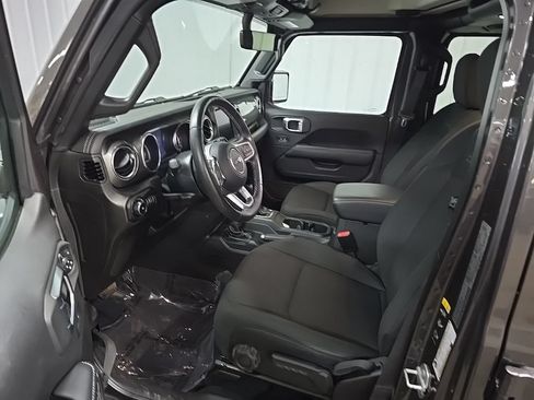 Used 2022 Jeep Wrangler Unlimited Sahara w/ Cold Weather Group AWD/4WD image 28