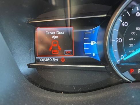 Used 2017 Ford Explorer XLT w/ Equipment Group 202A image 5