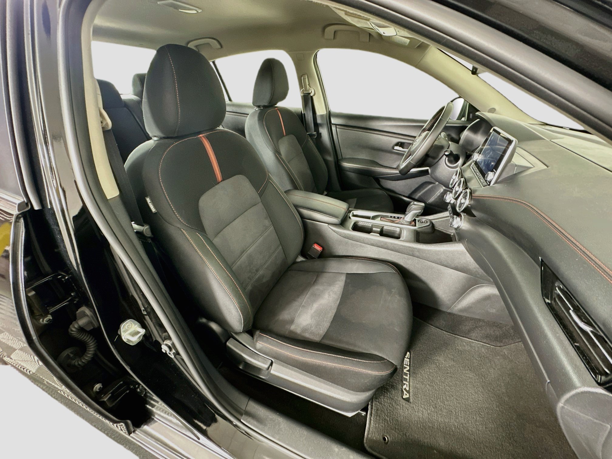 Used 2025 Nissan Sentra SR FWD image 29