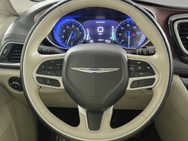 Used 2020 Chrysler Pacifica Limited FWD image 25