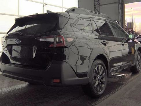 Used 2025 Subaru Outback Onyx Edition image 4