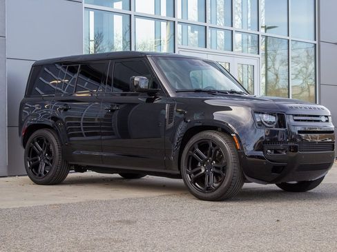 Used 2025 Land Rover Defender 110 V8 image 3