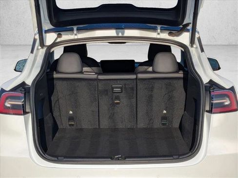 Used 2021 Tesla Model Y Long Range image 6