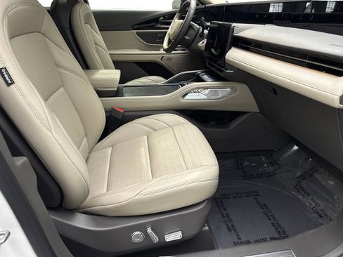 Used 2025 Lincoln Nautilus Reserve AWD/4WD image 44