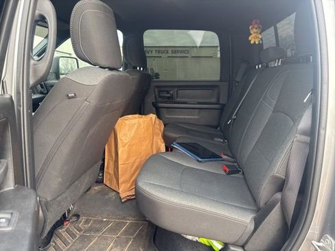 Used 2024 RAM 2500 Tradesman w/ Chrome Appearance Group image 17