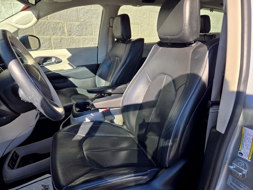 Used 2017 Chrysler Pacifica Limited FWD image 14