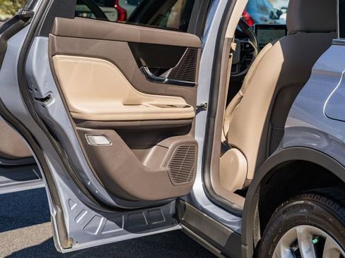 Used 2022 Lincoln Corsair AWD w/ Premium Package image 37