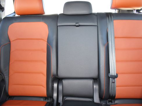 Used 2021 Volkswagen Tiguan SEL Premium R-Line image 41