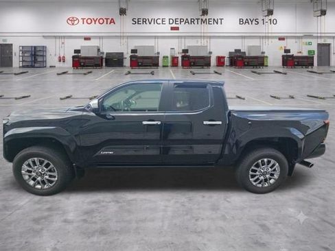 Used 2024 Toyota Tacoma Limited w/ Limited Package (LT) AWD/4WD image 5
