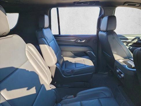 Used 2021 GMC Yukon XL Denali w/ Denali Premium Package image 16
