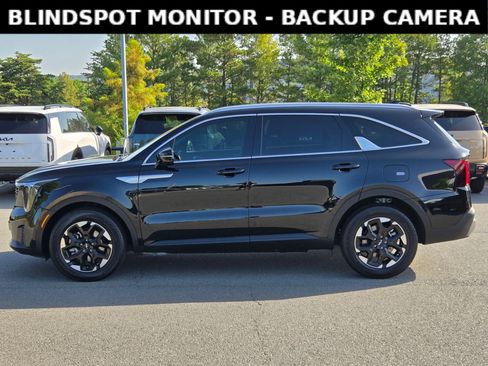Used 2025 Kia Sorento S w/ Panoramic Sunroof Package FWD image 4