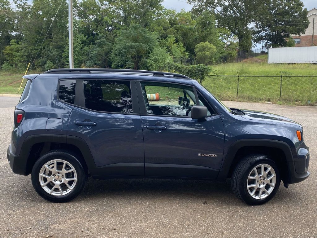 Certified 2022 Jeep Renegade Latitude w/ Convenience Group AWD/4WD image 10