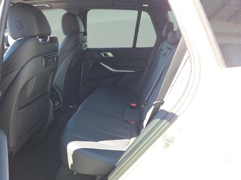 Used 2022 BMW X5 xDrive45e image 12