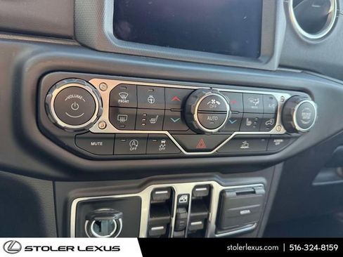 Used 2021 Jeep Gladiator Overland w/ Popular Equipment Package AWD/4WD image 28