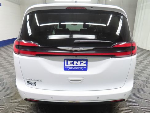 Used 2024 Chrysler Pacifica Touring-L FWD image 33