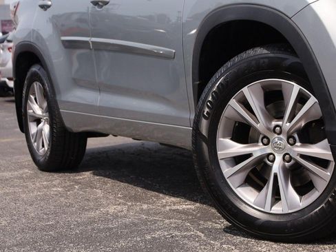 Used 2015 Toyota Highlander XLE AWD/4WD image 3
