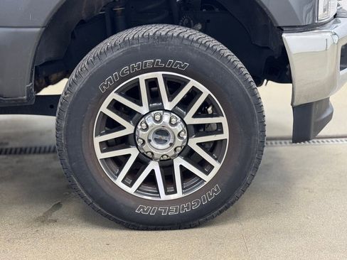Used 2019 Ford F250 Lariat w/ Lariat Ultimate Package AWD/4WD image 4