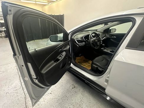 Used 2017 Chevrolet Volt LT w/ Comfort Package image 40