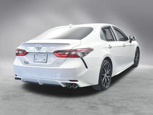 Used 2024 Toyota Camry SE FWD image 6
