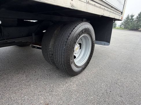 Used 2016 Chevrolet Express 4500 RWD image 18