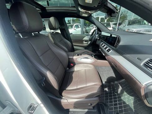 Used 2022 Mercedes-Benz GLS 450 4MATIC image 11