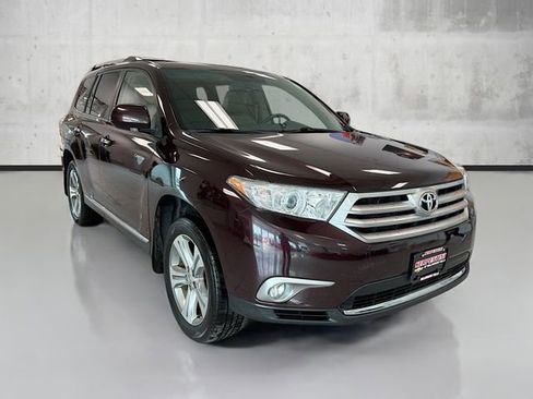 Used 2012 Toyota Highlander Limited w/ Tow Pkg image 3