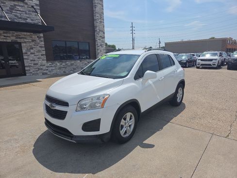 Used 2016 Chevrolet Trax LT FWD image 2