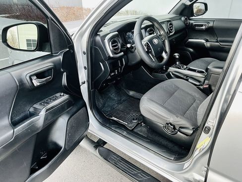 Used 2016 Toyota Tacoma TRD Off-Road image 9