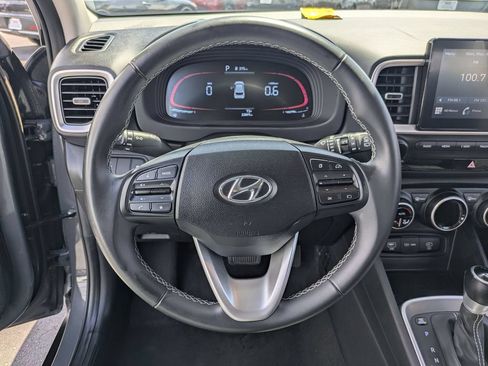 Used 2025 Hyundai Venue SEL FWD image 18