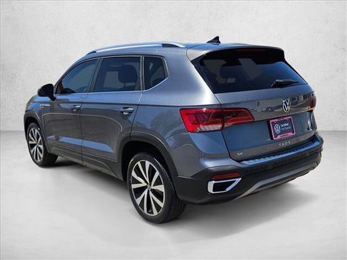 Certified 2022 Volkswagen Taos SE FWD image 8