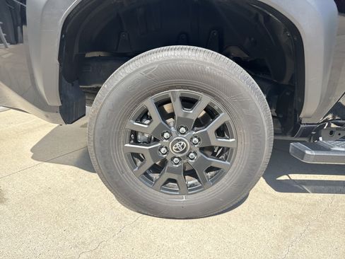 Used 2025 Toyota 4Runner SR5 image 36