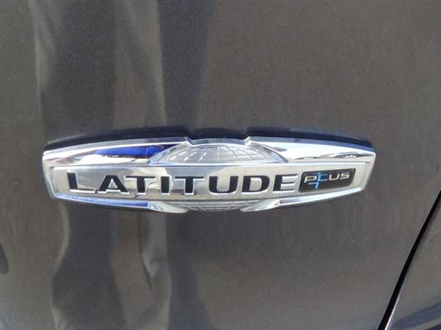 Used 2020 Jeep Cherokee Latitude Plus w/ Cold Weather Group FWD image 10