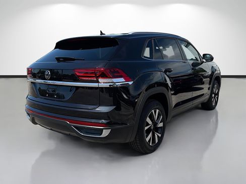 Used 2022 Volkswagen Atlas Cross Sport SE FWD image 3