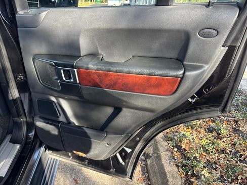 Used 2010 Land Rover Range Rover HSE image 23