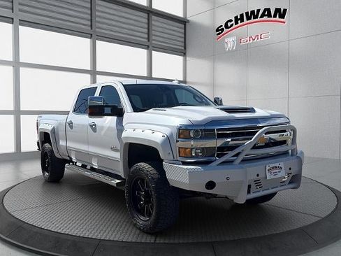 Used 2019 Chevrolet Silverado 2500 High Country AWD/4WD image 2