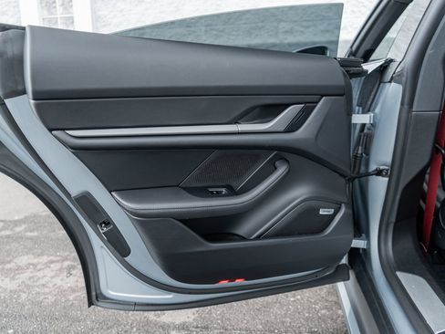 Used 2025 Porsche Taycan image 35