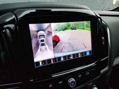 Used 2023 Chevrolet Traverse LT w/ LT Premium Package AWD/4WD image 19