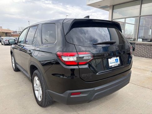 Used 2023 Honda Pilot LX image 7