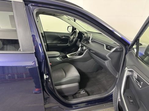 Used 2019 Toyota RAV4 XLE image 11