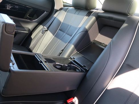 Used 2019 Jaguar XJ R-Sport image 49